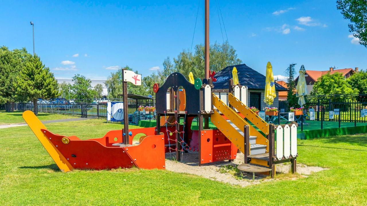 Hotel Aquacity Seasons Poprad Eksteriør bilde